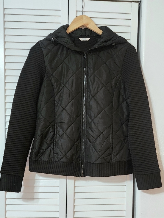 Time and Tru Jackets & Blazers - Time and Tru Black Quilted Hooded Puffer Jacket